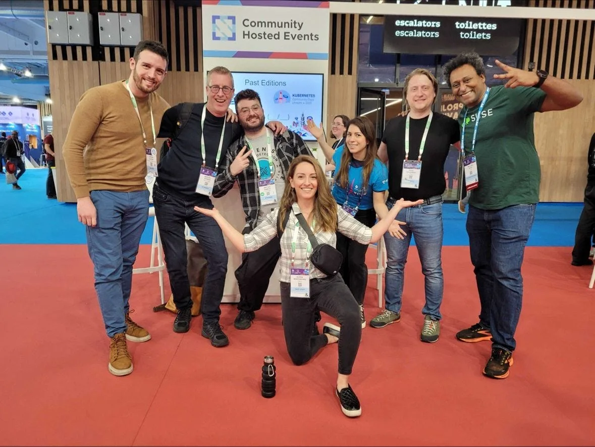 Matteo Bianchi with Cloud Native community members at KubeCon EU